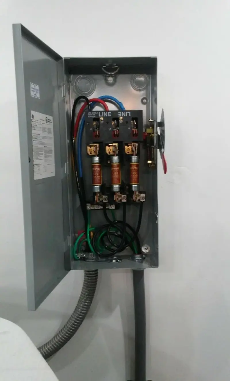 Three-phase disconnect switch installed for Smoke Detector Installation in Bucyrus
